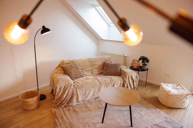 Bezugsfertige 2-Zimmerwohnung inkl. Tiefgaragen Stellplatz – Wohnzimmer