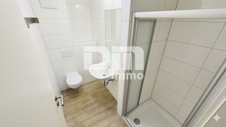 Moderne 4 Zimmer HP / EG Wohnung mit 2 Bädern und großer Terrasse direkt an der Uni – Bad / Dusche 1