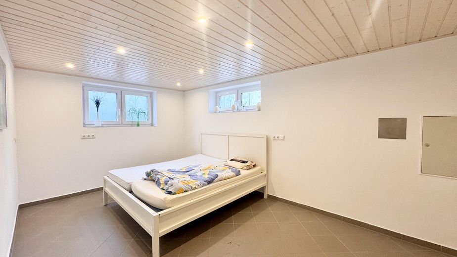 Ampio bilocale con nuova cucina componibile e ingresso indipendente – disponibile da subito – Raum II