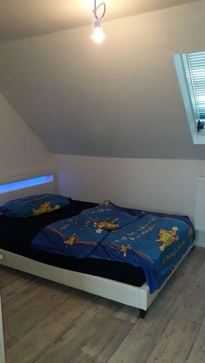 Mehrfamilienhaus in zentraler Lage – Schlafzimmer DG Einliegerwohnu