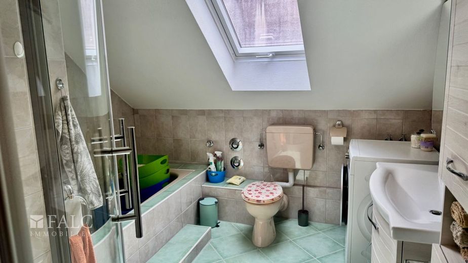 Mehrfamilienhaus als rentables Anlageobjekt (SOLL-Kaltmiete 154.200 EUR / Jahr, Provisionsfrei) – Badezimmer