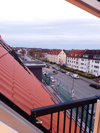 Dachgeschoß-Maisonette-Wohnung 52 qm am Tilsiter Platz in Kiel-Ellerbek – Ausblick nach vorne