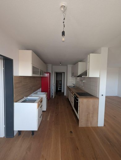 Großzügige und bezugsfreie 4,5 Zimmer Wohnung mit 3 Balkonen in Ludwigsfeld – Küche
