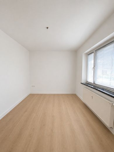 Frisch renovierte 2-Zimmer-Erdgeschosswohnung in Langenbernsdorf – frei ab September – Foto 2