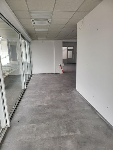 2 Einmalige Ladenlokale in stark frequentierter Lage mit ca. 280 m2 und 103 m2 Gewerbefläche – Eingang