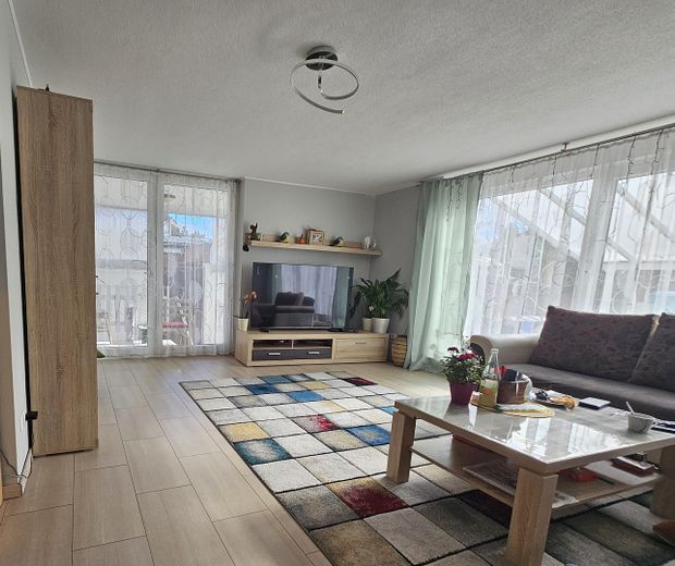 RESERVIERT! - Provisionsfrei: Gepflegtes Zweifamilienhaus mit Gartenparadies in Top-Lage (Köln/Bonn) – Wohnzimmer EG
