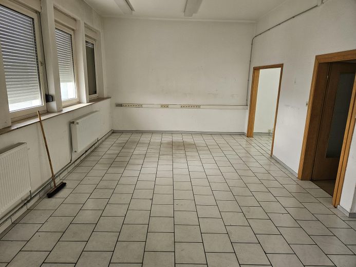 großzügige Gewerbefläche 431qm – Büro
