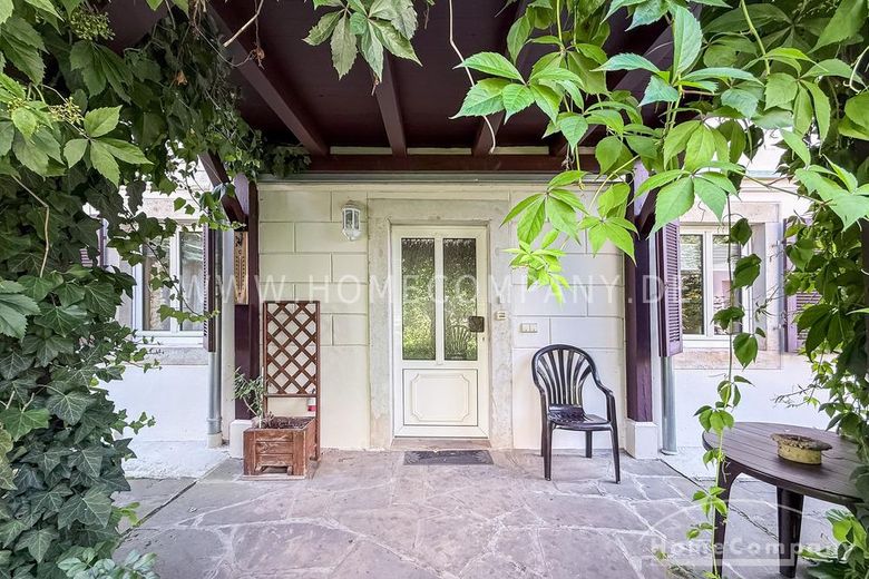 14050 HomeCompany Dresden مفروش/مؤثث شقة جميلة من 3 غرف في فايسن هيرش مع استخدام الحديقة بحد أقصى 3 أشخاص – 73447c881c755279f4d345e11323e9f7c1a8c2d8.jpg