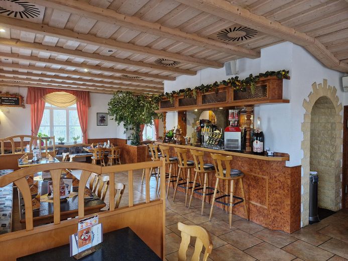 Restaurantimobilie mit viel Potential – Gastraum