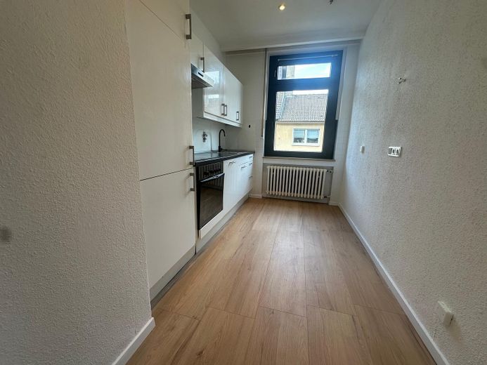 Frisch renovierte, helle 3 - Zimmer Wohnung in ruhigem Haus direkt an den Barmer Anlagen – Küche