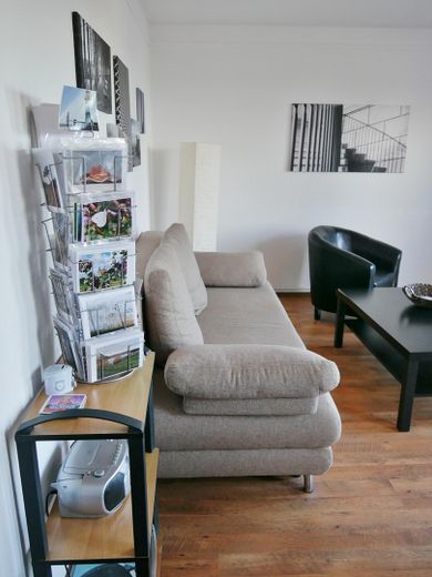 Wohnzimmer Sofa, Tisch, Sessel