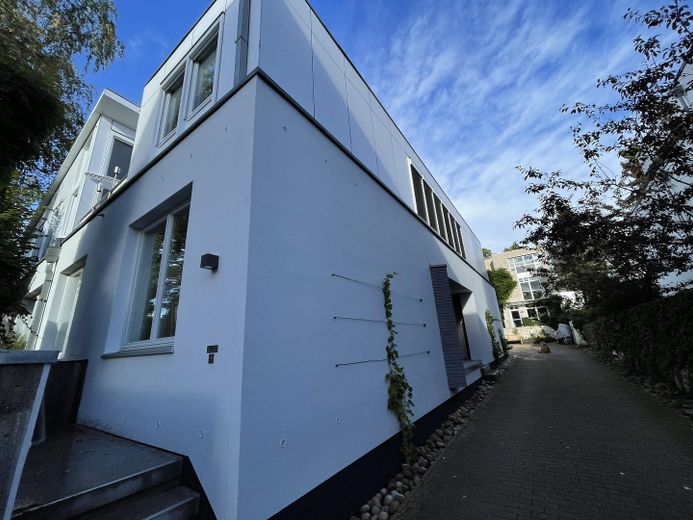 für 3 Jahre befristet: Luxus-Wohnung über zwei Ebenen am Stadtpark (Winterhude) – Seitenansicht