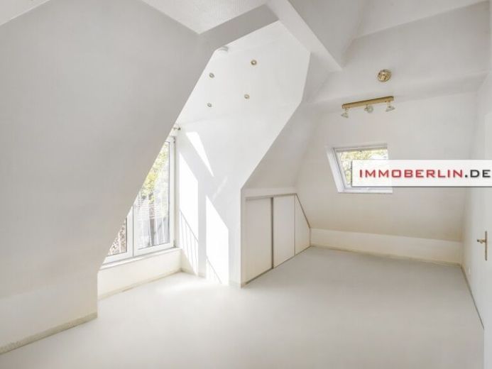 IMMOBERLIN.DE - Herrliche Aussichten! Dachgeschosswohnung mit privater Sonnenterrasse & Stellplatz – Foto 1