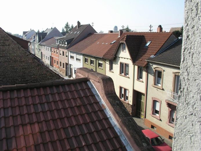 !provisionsfrei+WG-geeignet helle hochwertig sanierte 4 ZKB Altbauwohnung in Seckenheim – Aussicht