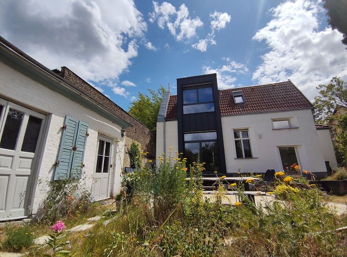PROVISIONSFREIES JUWEL - Sanierte Altbauvilla mit großem Garten – Gartenansicht