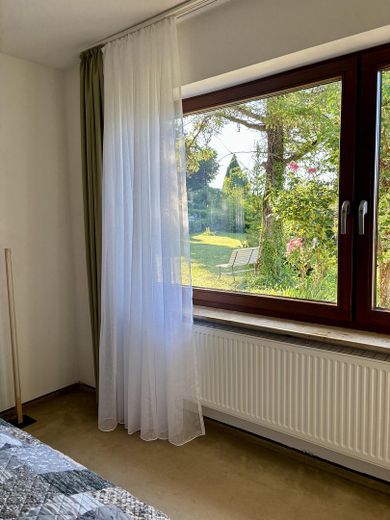 Großzügige, stilvoll möblierte 4-Zimmer Wohnung in Südlage zu vermieten – SZ: Morgensonne und Garten