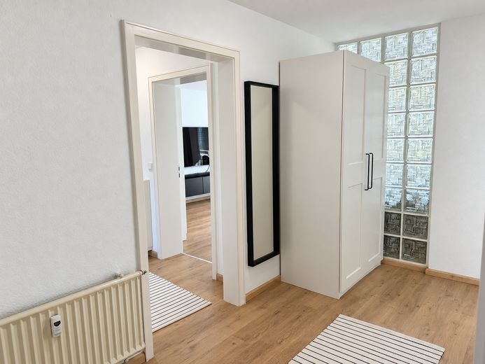 Appartement rénové lumineux de 3 pièces avec balcon à Pfullendorf – Flur