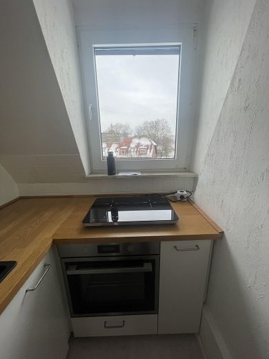 Charmante 3-Zimmer Wohnung mit Küche in Duisburg-Laar – Küche mit Herd
