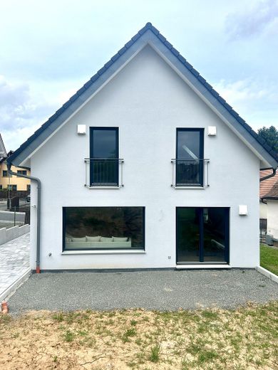 Hochwertiger Design-Neubau in Trennfurt (Von Privat) – Südseite zum Garten