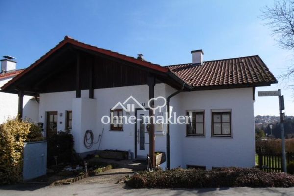 Hochwertig modernisiertes geräumiges Reihenendhaus, teilmöbliert