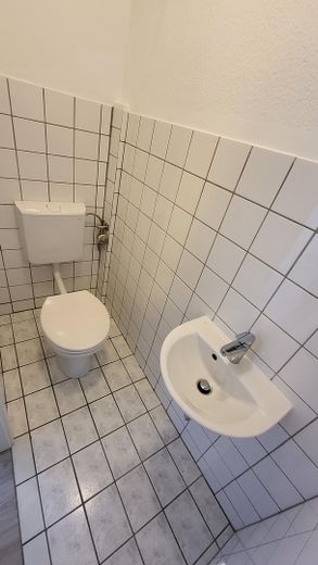 Zemin kat-yeni yenilenmiş-ayrı giriş-balkon-kapalı otopark-özel şahıstan – Gäste WC