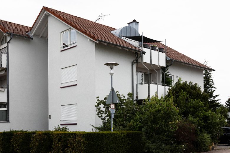 Helle 2-Zimmer-Dachgeschosswohnung mit Loggia – in gepflegtem Mehrfamilienhaus – Ansicht Süd-West