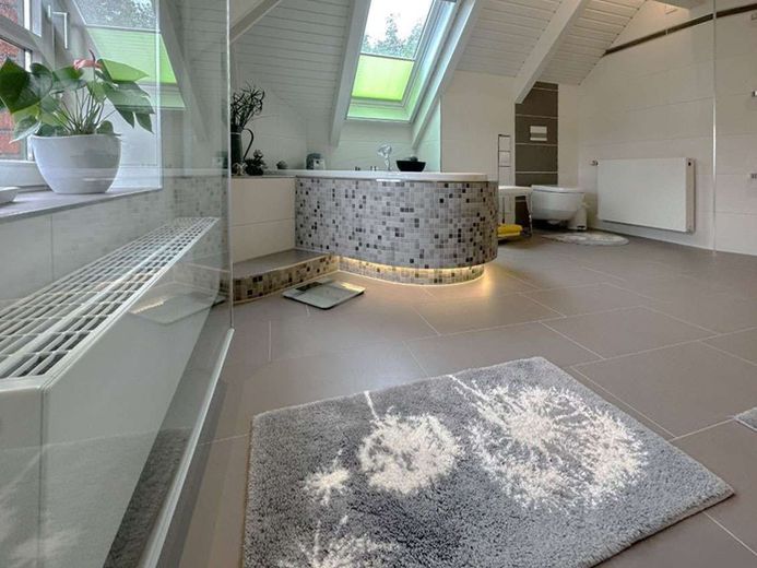 Einzigartige Architektenvilla am Waldrand bei Zerbst - ein Ort, wo Raum, Licht &amp; Natur verschmelzen – Badezimmer Bild 2