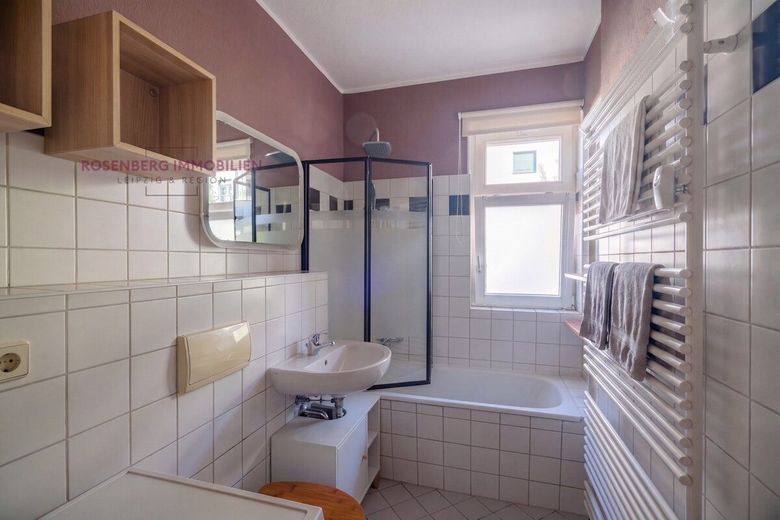 Denkmalgeschützte 4-Zimmer-Wohnung in gefragter Lage – Immobilie in Leipzig zu verkaufen_4 Raumwohnung_Rosenberg Immobilien Leipzig_Bad