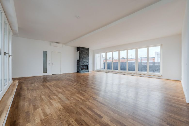 Dachgeschosswohnung direkt am Boxhagener Platz ! 7-Zimmer ! Provisionsfrei ! – Wohnzimmer