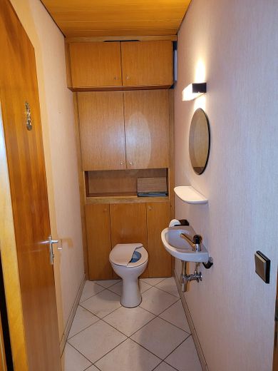 separates WC