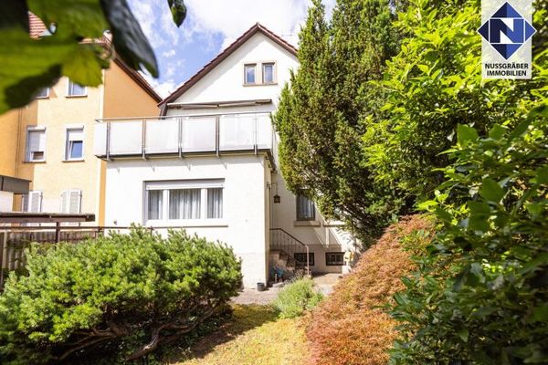 Esslingen’in tarihi şehir merkezine yakın, bol alanlı, bahçeli, çatı teraslı ve genişletme potansiyeline sahip aile evi