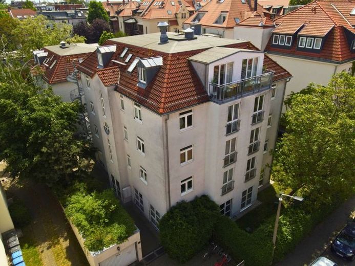 Vielseitig nutzbare Einheit mit Gartenanteil und Stellplatz in gefragter Lage – Foto 1