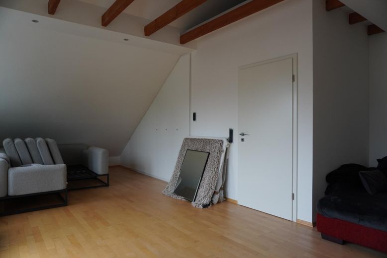 Reihenhaus, mit Doppelgarage, PV-Anlage, Speicher – Ansicht DG Eingang/Schrank