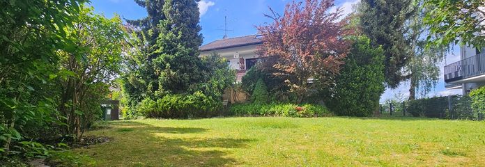 Provisionsfrei! Helle Dachfeschosswohung mit grossem Garten