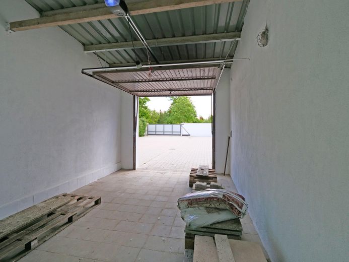 mittlere Garage