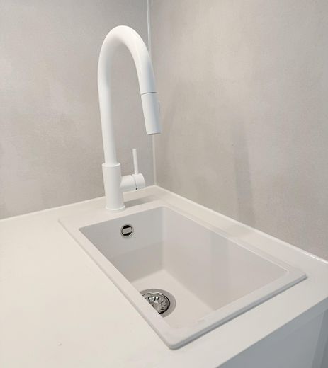 Hübsches, komplett saniertes App. mit Mini-Balkon, neu möbliert- frei ab sofort – Foto 5