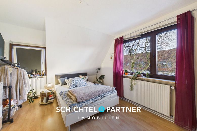 Fähr-Lobbendorf | Anlegerwohnung mit 3 Zimmern und saniertem Gebäude – S&amp;P | Schlafzimmer
