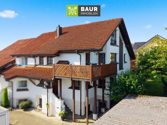 Felicità in famiglia con tanto spazio! Porzione di bifamiliare con giardino e garage a Friedrichshafen-Jettenhausen – Foto 1
