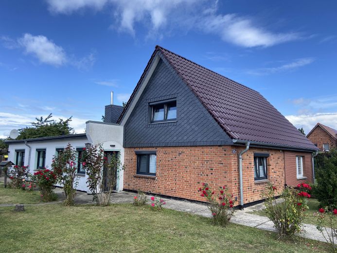 Modernisierte Doppelhaushälfte in Wismar zu verkaufen – Ansicht von Westen 2