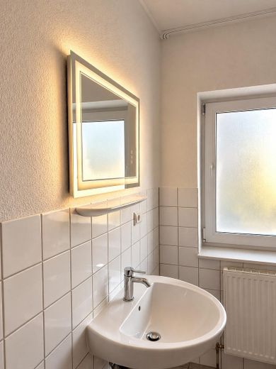 Eerste bewoning na renovatie 2-kamerappartement, met balkon, inbouwkeuken en parkeerplaats in de ondergrondse garage – Badezimmer
