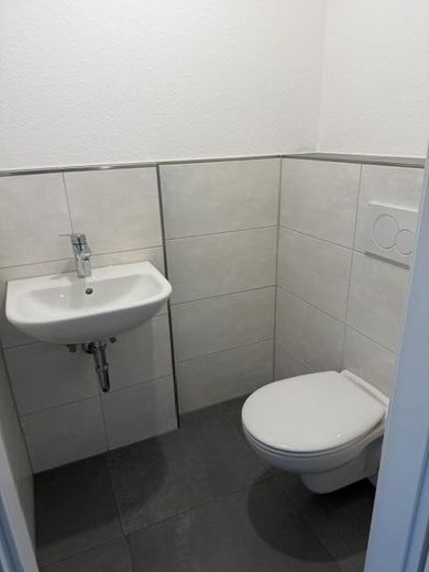NEUBAU-Erstbezug - Nur 5 Minuten bis zur Bahn!!! – Gäste-WC