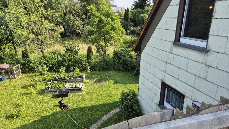 Ruhig gelegenes Einfamilien- / Zweifamilienwohnhaus mit sonnigem Garten – Teil Garten