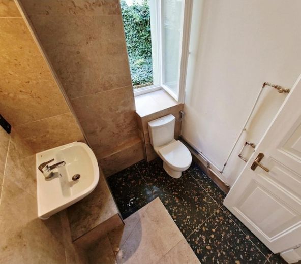 Provisionfrei, Altbaujuwel mit Charakter – frisch saniert, modern interpretiert. – Badezimmer 1