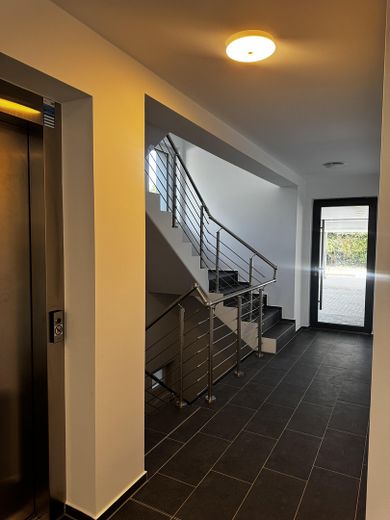 Wohnen mit Stil: 3 Zimmer-Neubauwohnung mit Balkon – ca. 83 m² in Fümmelse – Hausflur