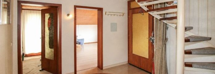 Maisonette mit 6 Zimmern, 3 Balkonen, 2 Dachterrassen & großem Garten / separatem Baugrundstück