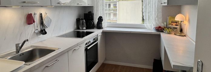 Provisionsfrei - Helle Endetagenwohnung mit Balkon, fußläufig zur AKN-Station.