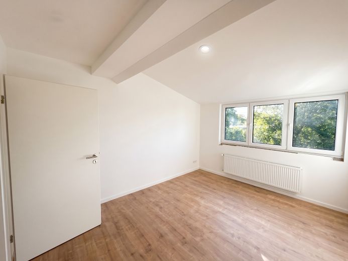 Construction neuve sous les combles, Ingolstadt-Nordost : 3 appartements libres immédiatement, 1 loué – sans commission – Schlafzimmer