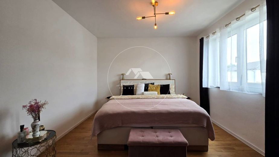 Exklusives Juwel mit großem Balkon, Designküche &amp; hochwertiger Ausstattung in Top-Lage von Teublitz – Schlafzimmer