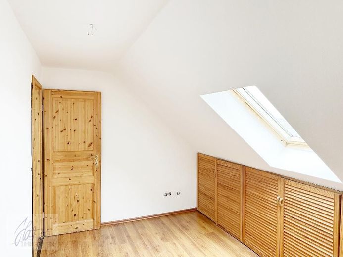 ***VIEL PLATZ &amp; BESONDERER WOHNCHARAKTER - 6-ZIMMER-MAISONETTE MIT KAMIN*** ab demnächst zu vermieten – Schlafzimmer 3 - untere Wohnebene
