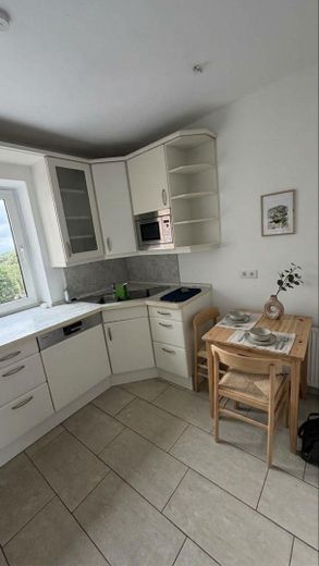 Penthousewoning met groot dakterras en nabij de Förde van particulier – Küche mit Essecke (Beispiel)